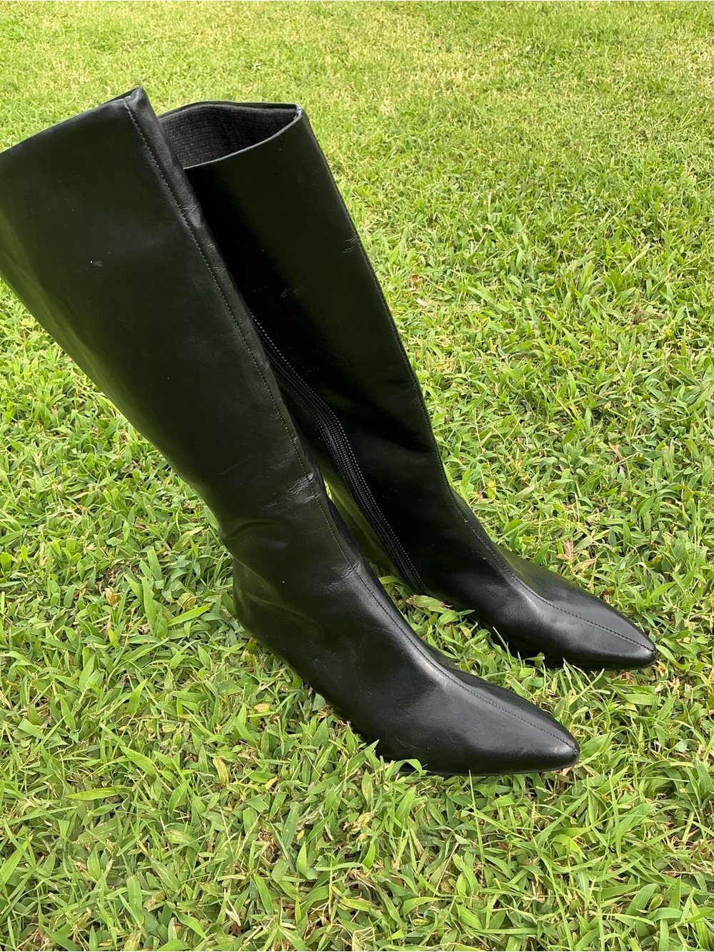 Predictions Black Pointed-Toe Knee Boots
